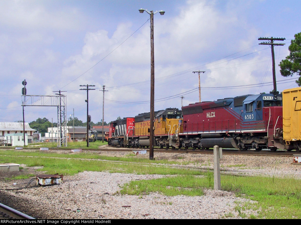 HLCX 6503 rolls out on a westbound CSX freight